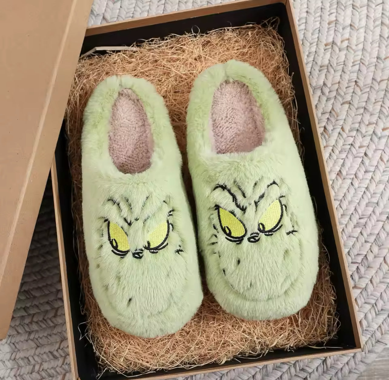 The Grinch Women’s Slippers